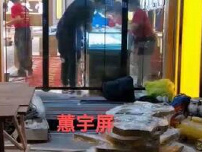 金店LED透明屏項(xiàng)目